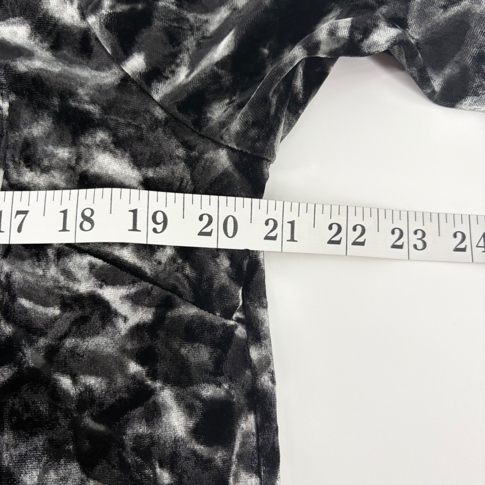 Belle by Kim Gravel Womens S Black Gray Leopard Velvet Button Down Shirt Pockets - Picture 6 of 7
